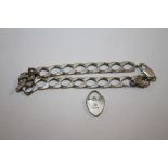 A STERLING SILVER FLAT LINK BRACELET TOGETHER WITH A HALLMARKED SILVER HEART LOCK, COMBINED WEIGHT