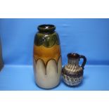 A TALL WEST GERMAN POTTERY VASE, H APPROX. 50 CM TOGETHER WITH A WEST GERMAN POTTERY JUG H 26 CM (