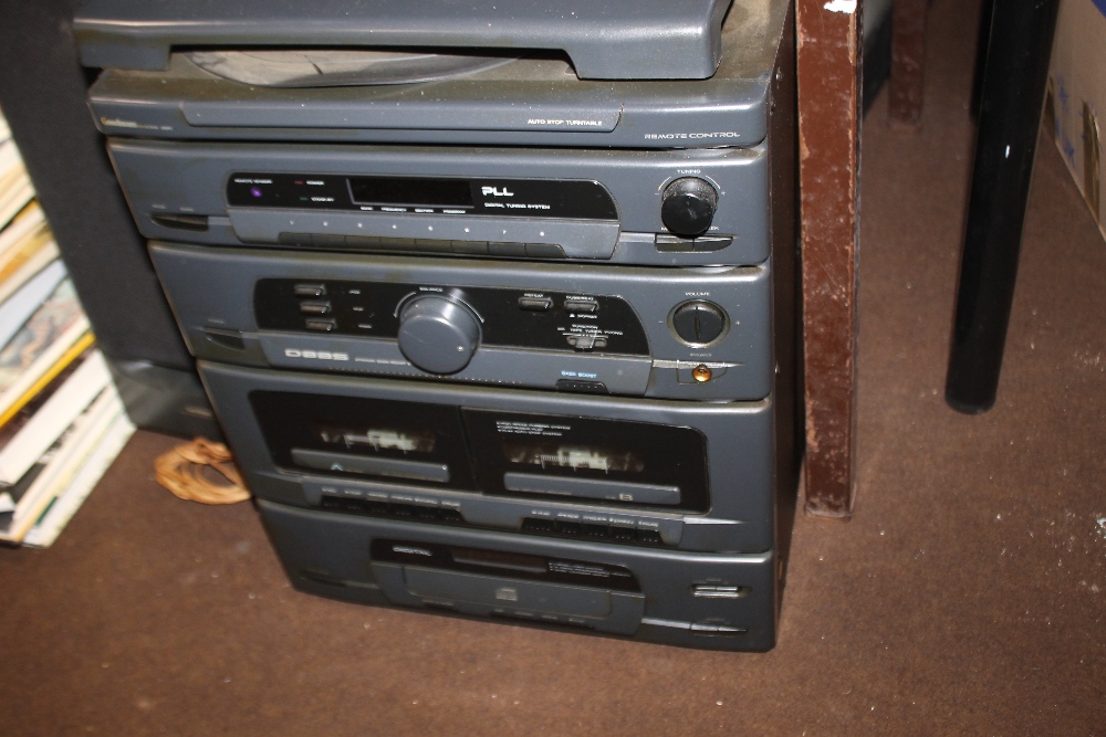 A GOODMANS MUSIC CENTRE WITH ONE SPEAKER (CASSETTE, RADIO, RECORD PLAYER) WITH INSTRUCTIONS - Image 2 of 2