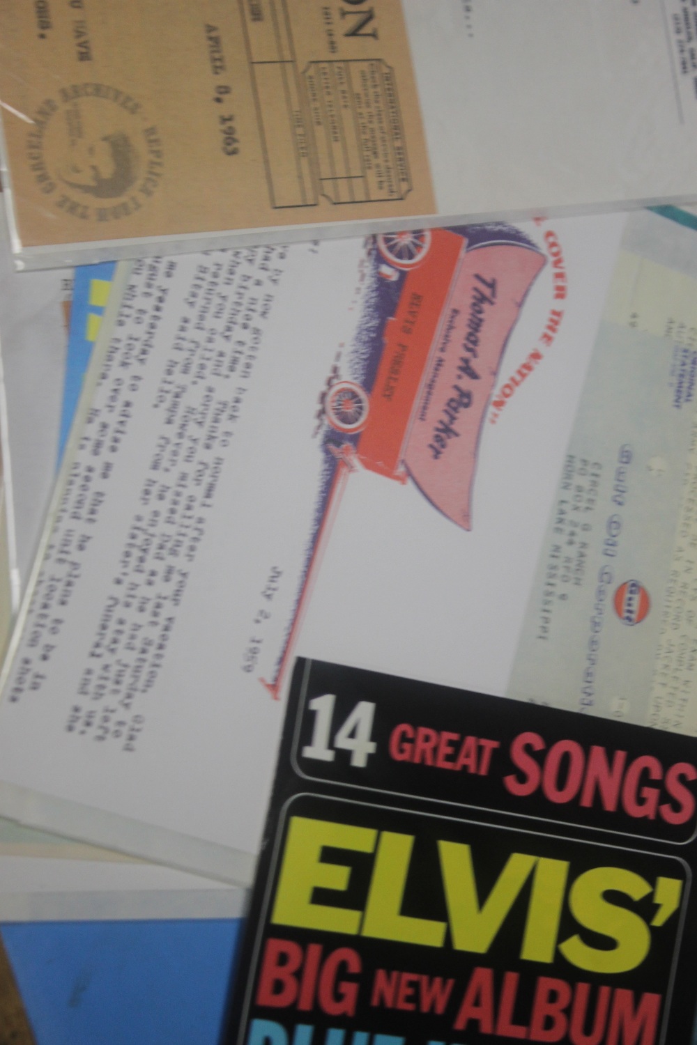 A COLLECTION OF REPRODUCTION / FACSIMILE ELVIS PRESLEY EPHEMERA to include tickets, posters, - Image 3 of 3