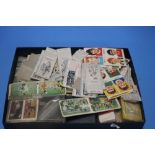 A QUANTITY OF TEA CARDS, LOOSE AND IN ALBUMS