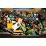 A BOX OF MIXED DIECAST CARS AND VANS BY CORGI, MATCHBOX ETC. (TRAY NOT INCLUDED)