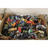 A BOX OF MIXED DIECAST VEHICLES BY MATCHBOX, CORGI, LLEDO, HOTWHEELS ETC. (TRAY NOT INCLUDED)