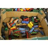 A COLLECTION OF MODEL TRAINS AND CARRIAGES TO INCLUDE 'THOMAS THE TANK ENGINE' TYPE (TRAY NOT