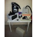 ELECTRICALS TO INCLUDE A MICROWAVE, A SEWING MACHINE AND TWO VACUUM CLEANERS A/F(4)