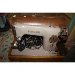 A VINTAGE CASED SINGER SEWING MACHINE