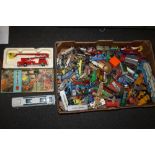 A QUANTITY OF VINTAGE DIE CAST TOY CARS AND VEHICLES TO INCLUDE DINKY, CORGI, LESNEY ETC.