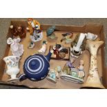A TRAY OF ASSORTED CERAMICS TO INCLUDE WEDGWOOD, BESWICK, NAO ETC