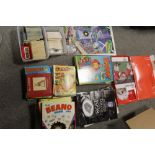 A QUANTITY OF CHILDREN'S ANNUALS, COLLECTORS CARDS ETC