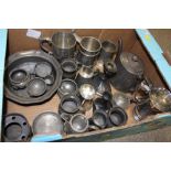 A TRAY OF PEWTER TO INCLUDE TANKARDS