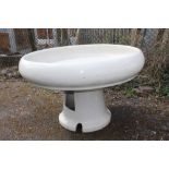 A LARGE CERAMIC FOUNTAIN SINK AND BASE A/F DIA 140 CM, H 86 CM