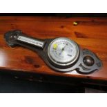 A SMALL VINTAGE OAK BAROMETER H-56 CM A/F