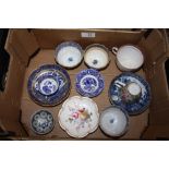 A SMALL BOX OF ASSORTED CERAMICS TO INCLUDE ROYAL WORCESTER, ROYAL CROWN DERBY ETC