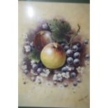 A GILT FRAMED WATERCOLOUR STILL LIFE STUDY OF FRUIT BY CHRISTOPHER HUGHES 1983 - 22CM BY 18 CM