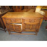 A REPRODUCTION CARVED OAK SIDEBOARD, H 92 CM, W 138 CM