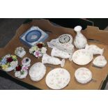 A COLLECTION OF WEDGWOOD ROSEHIP CERAMICS TOGETHER WITH A BOXED WEDGWOOD JASPERWARE PIN DISH AND