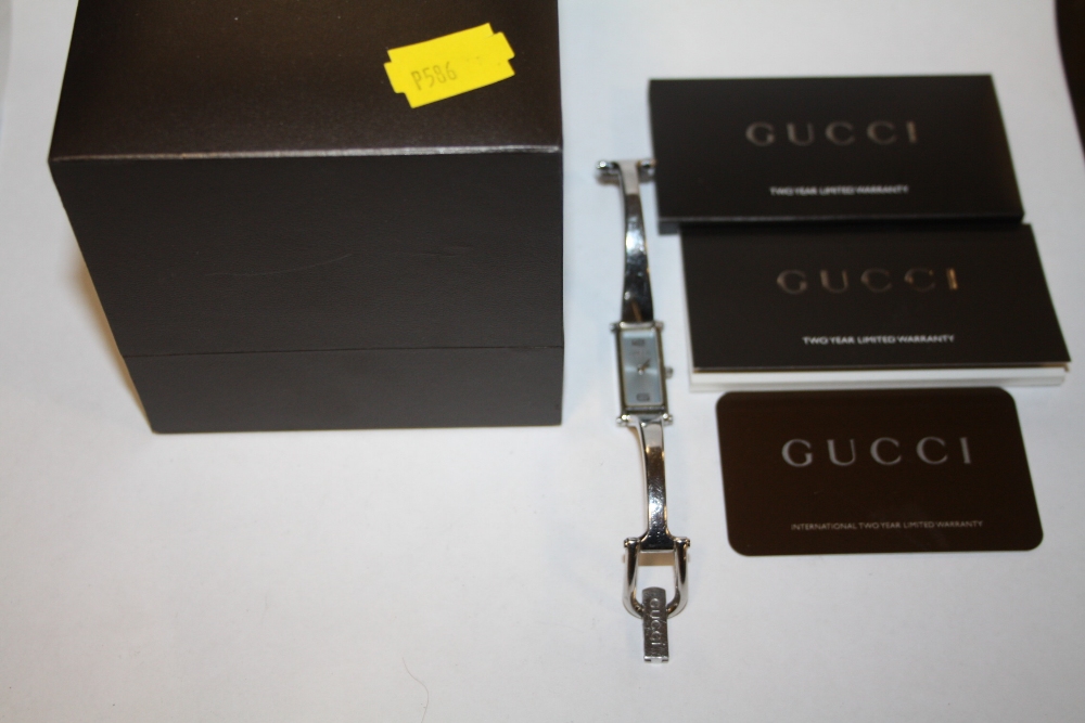 A BOXED LADIES GUCCI WRISTWATCH WITH WARRANTY PAPERS