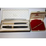 A ROVER ROLLED GOLD PROPELLING PENCIL TOGETHER WITH BOXED PARKER PENS AND ANOTHER (4)