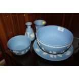 FIVE PIECES OF BLUE WEDGWOOD JASPERWARE TO INCLUDE A FRUIT BOWL