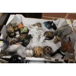 A TRAY OF CERAMIC AND RESIN ANIMAL FIGURES TO INCLUDE ROYAL COPENHAGEN COCKEREL, SMITHSONIAN