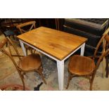 AN INDUSTRIAL STYLE BISTRO TABLE H-75 L-120 CM TOGETHER WITH FOUR BENTWOOD CHAIRS