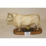 A BESWICK MATTE FINISH CHAROLAIS BULL CONNOISSEUR COLLECTION FIGURE ON PLINTH