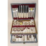 A CANTEEN CONTAINING VINERS SILVER PLATED CUTLERY