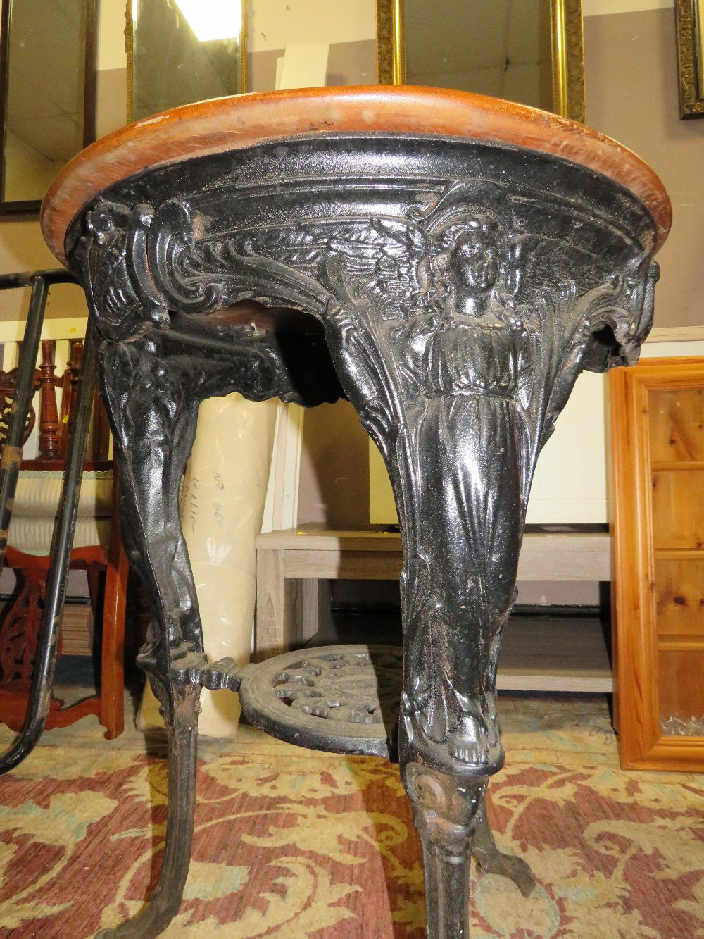 A VINTAGE CAST IRON PUB TABLE S/D - Image 3 of 4