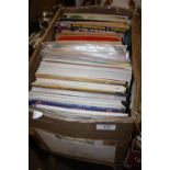 A BOX OF ASSORTED COMICS AND MAGAZINES TO INCLUDE MARVEL