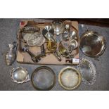 A TRAY OF ASSORTED METALWARE TO INCLUDE A SQUIRREL HANDLED BOWL, SILVER PLATED WARE ETC.