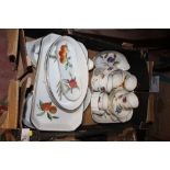A TRAY OF ROYAL WORCESTER DINNERWARE TO INCLUDE EVESHAM