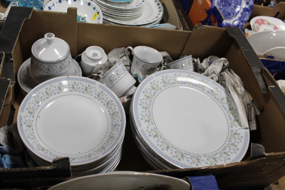 A TRAY OF MODERN SEA GULL CHINA