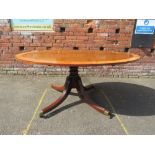 A WILLIAM IV MAHOGANY AND SATINWOOD OVAL TILT-TOP TABLE ON TURNED COLUMN AND FOUR REEDED