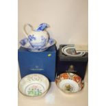 A COLLECTION OF BOXED CERAMICS TO INCLUDE A ROYAL WORCESTER GOLDEN JUBILEE BOWL, SPODE GOLDEN