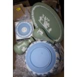 A SMALL TRAY OF WEDGWOOD JASPERWARE TO INCLUDE A FRUIT BOWL, OVAL DISH AND BOXED PIN DISH