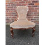 A VICTORIAN MAHOGANY FRAMED SPOONBACK CHAIR