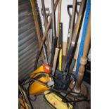 A QUANTITY OF GARDEN TOOLS TO INCLUDE AN KARCHER 411A WASHER