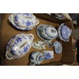 A COLLECTION OF BLUE AND WHITE CERAMICS TO INCLUDE AN ORIENTAL STYLE TEA POT A/F, SPODE LIDDED