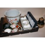 A BOX OF ASSORTED CERAMICS TO INCLUDE A MODERN ORIENTAL JARDINAIRE, BOXED ROYAL WORCESTER CUPS AND