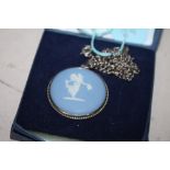 A SILVER AND WEDGWOOD JASPERWARE PENDANT ON CHAIN