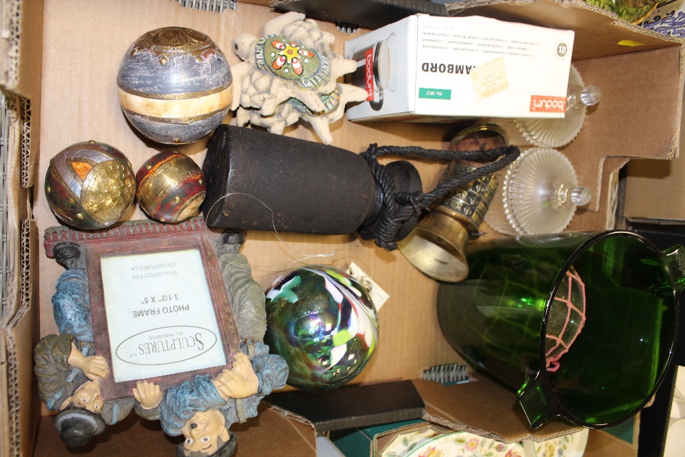 THREE TRAYS OF ASSORTED COLLECTABLES TO INCLUDE WEDGWOOD, GLASS BALLS ETC. - Image 2 of 4