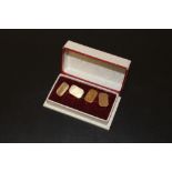 A PAIR OF BOXED HALLMARKED 9 CARAT GOLD CUFFLINKS - APPROX WEIGHT 5.6G