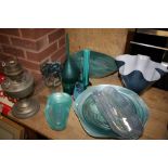 A COLLECTION OF BLUE STUDIO GLASSWARE TO INCLUDE A CAITHNESS VASE