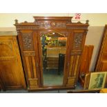 A LARGE EDWARDIAN MAHOGANY / WALNUT MIRRORED ARMOIRE STYLE WARDROBE H-218 W-159 CM TOGETHER WITH