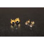 A PAIR OF YELLOW METAL EARRINGS STAMPED 750 SET WITH SAPPHIRE STYLE STONES TOGETHER WITH A PAIR OF