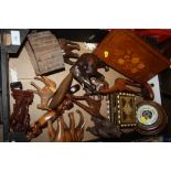 A TRAY OF COLLECTABLES TO INCLUDE A CARVED BLACK FOREST SEATED BEAR FIGURE