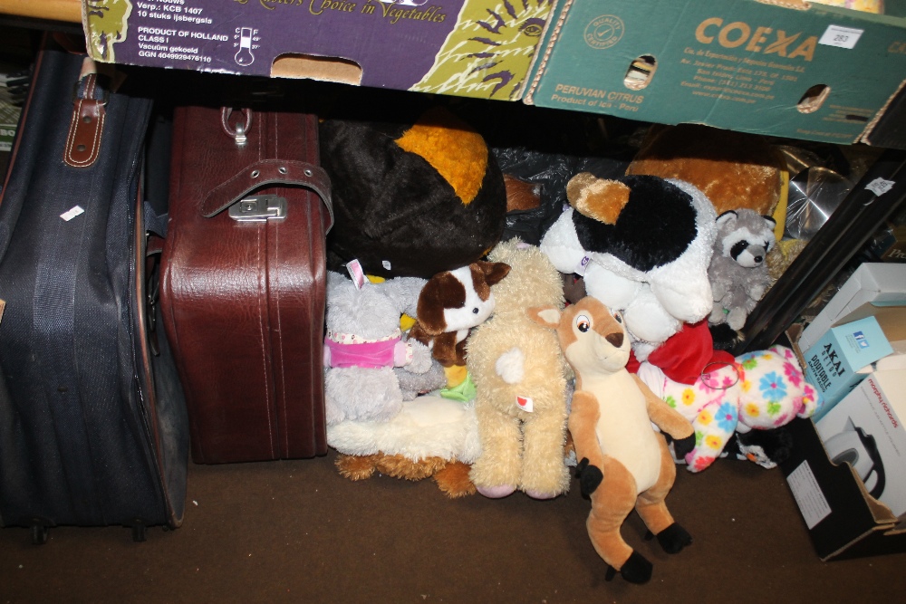 THREE BAGS OF SOFT TOYS TO INCLUDE TY EXAMPLES TOGETHER WITH A LARGE ANTLER SUITCASE AND ANOTHER