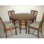 AN EARLY 1900S OAK DROP LEAF DINING SET WITH FOUR CHAIRS