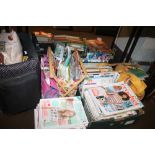 A QUANTITY OF CROCHET MAGAZINES TOGETHER WITH VARIOUS KNITTING BAGS AND ACCESSORIES ETC.