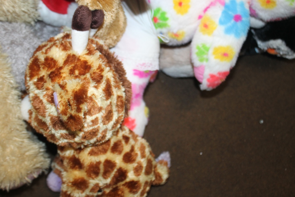 THREE BAGS OF SOFT TOYS TO INCLUDE TY EXAMPLES TOGETHER WITH A LARGE ANTLER SUITCASE AND ANOTHER - Image 3 of 3